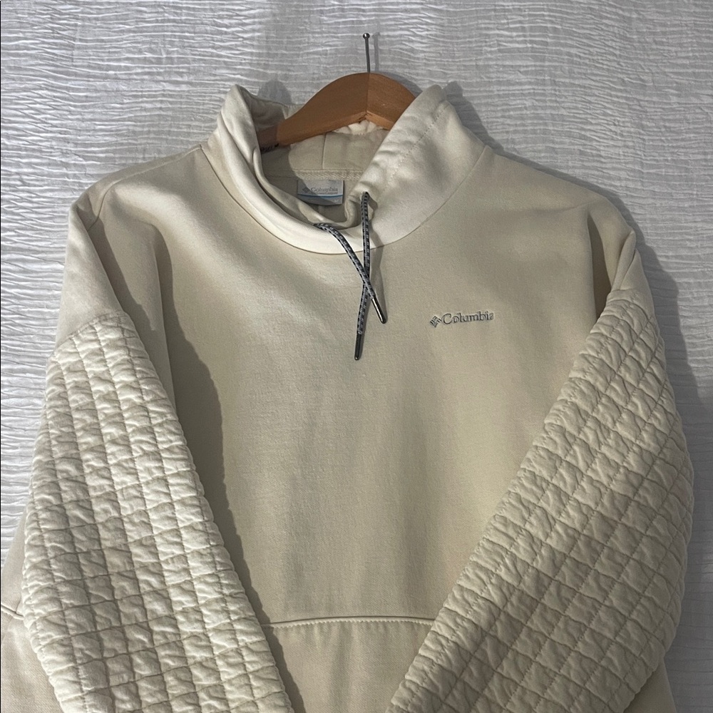 Women’s  Columbia Cream Quilted-Sleeve Funnel Neck Pullover size M